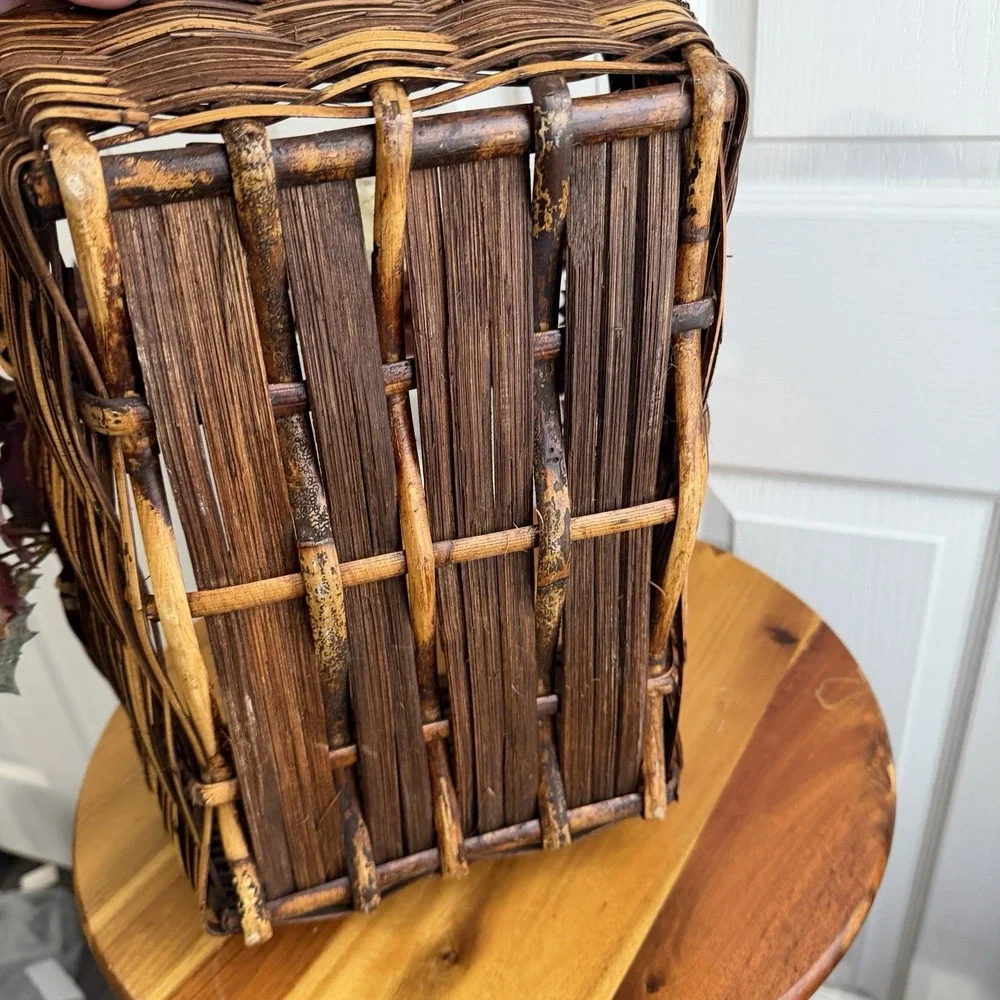 Woven Wicker Double Handle Basket Leaf Accents Fall Decor Cottage Granny